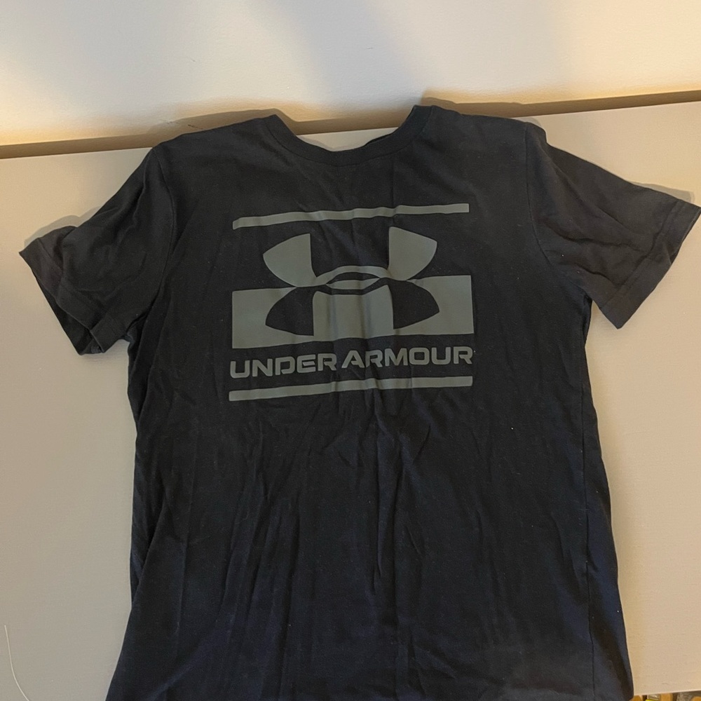 Under Armour shirt size M